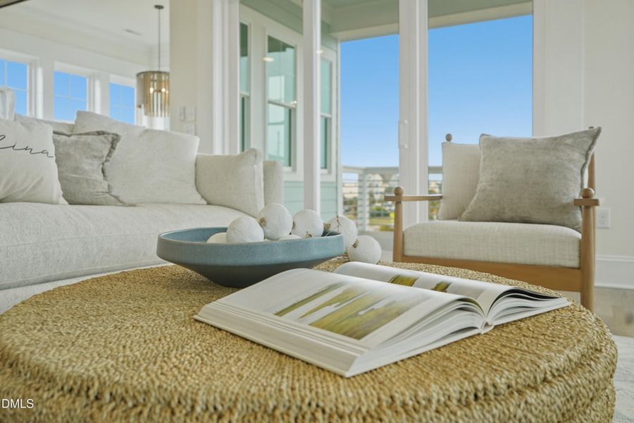 6CapeLn_Staged_13Living