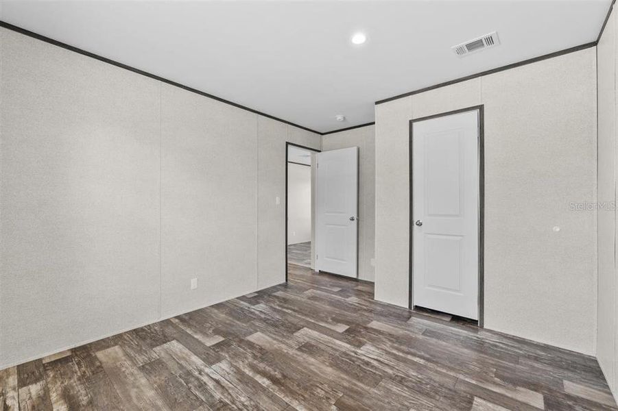 Spacious, unfurnished interior of a new home in , Crystal River (Image 33).