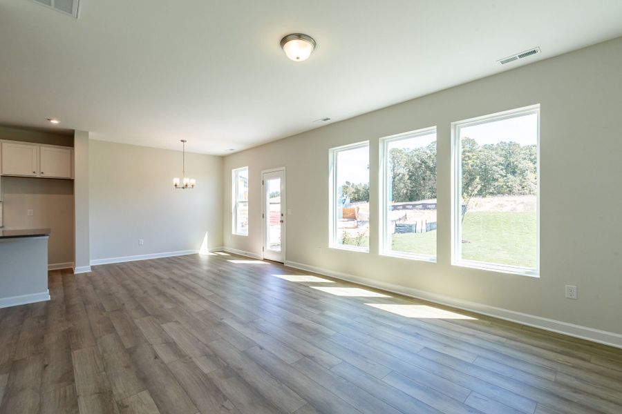 The Everlee - Family Room