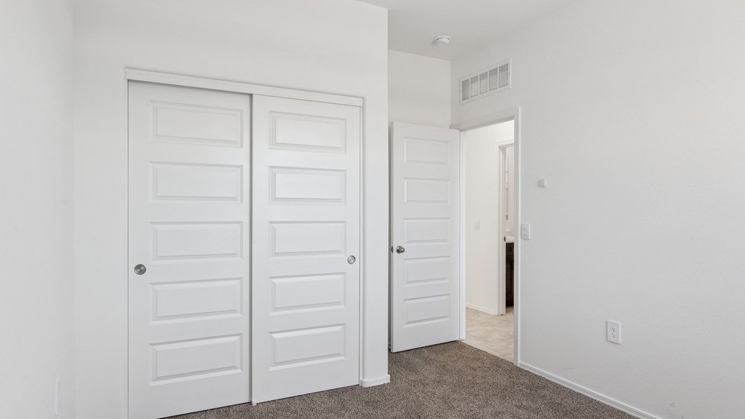 Spacious, unfurnished interior of a new home in Elena Trails, Maricopa (Image 25).