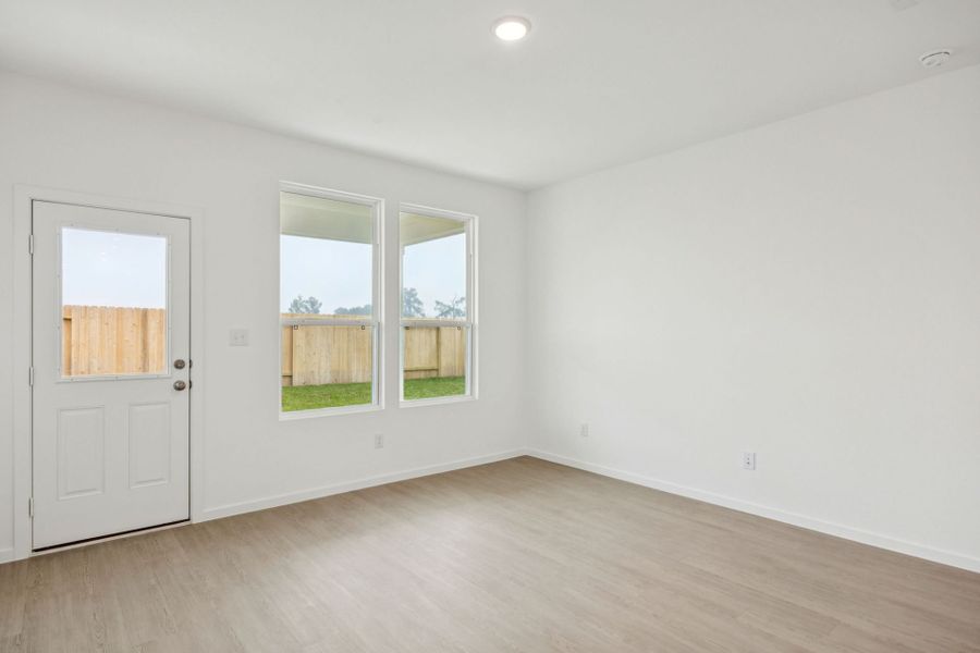 Spacious, unfurnished interior of a new home in Montgomery Bend, Montgomery (Image 21).