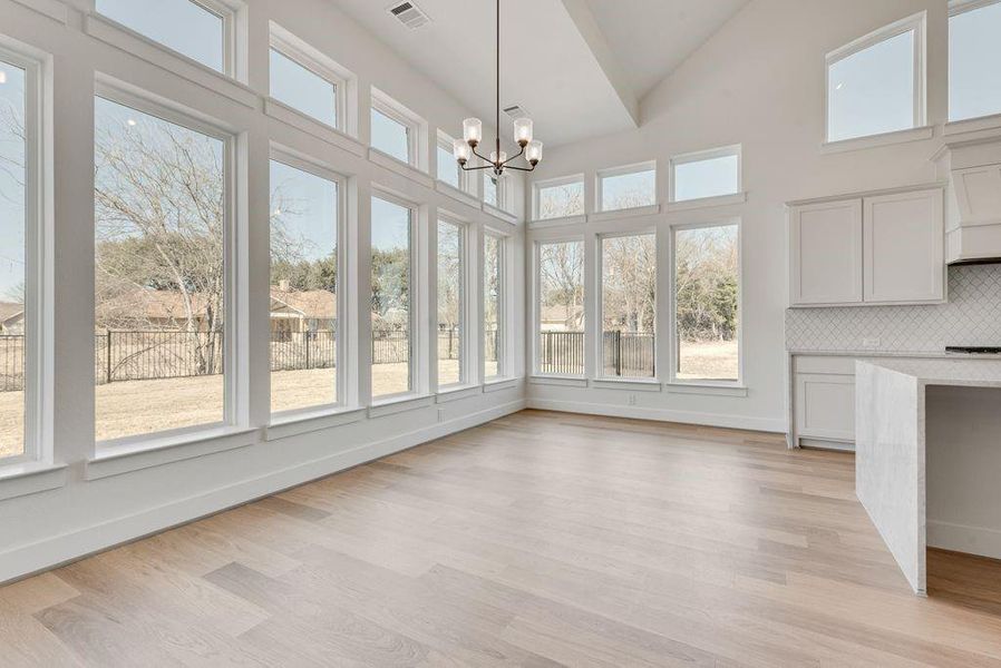 Spacious, unfurnished interior of a new home in Heath Golf & Yacht Club, Heath (Image 30).