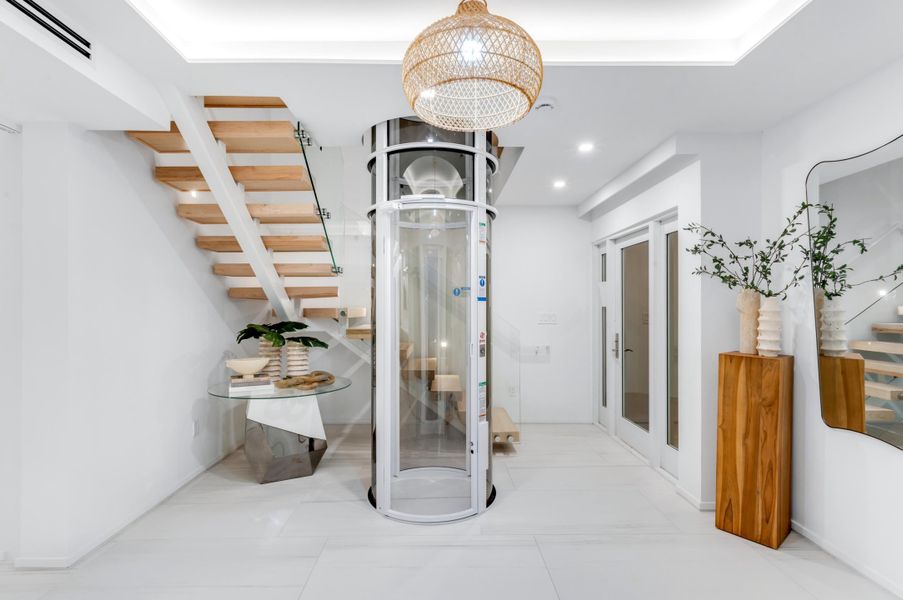 mls_FOYER_DETAIL_EB