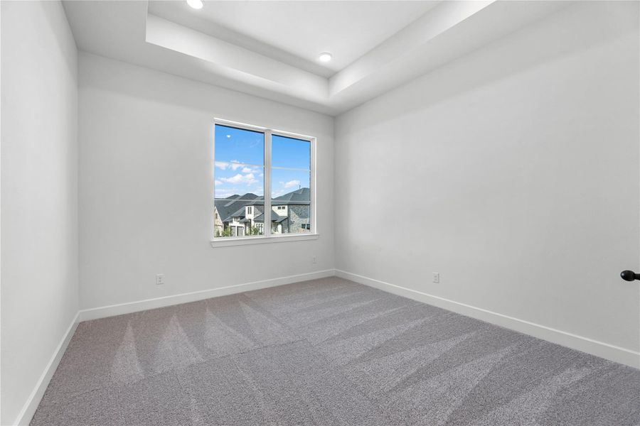 Spacious, unfurnished interior of a new home in Cross Creek West, Fulshear (Image 23).