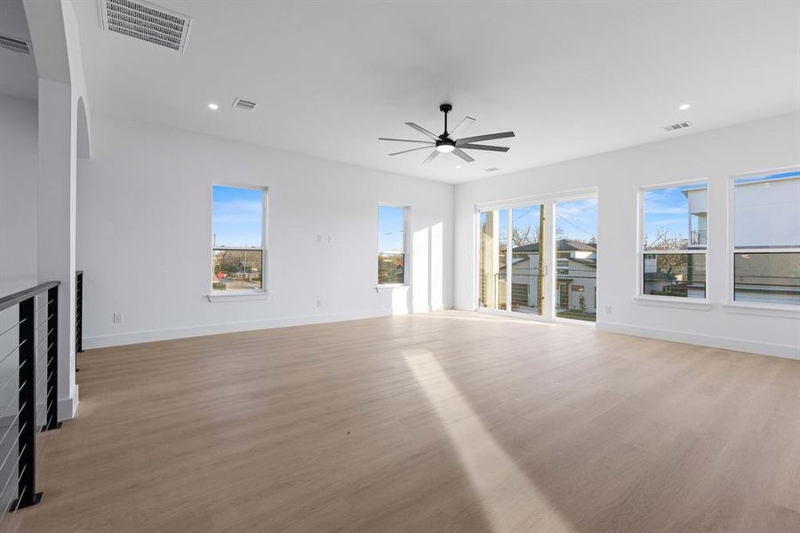 Spacious, unfurnished interior of a new home in , Dallas (Image 24).