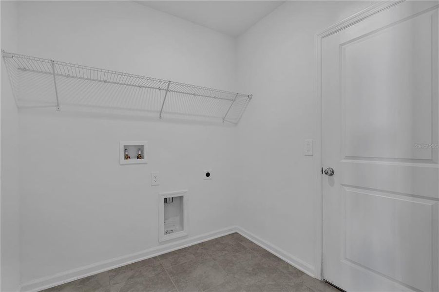 Spacious, unfurnished interior of a new home in Knightsbridge, Kissimmee (Image 34).