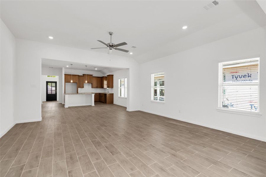 Spacious, unfurnished interior of a new home in Harmony Cove, Humble (Image 20).