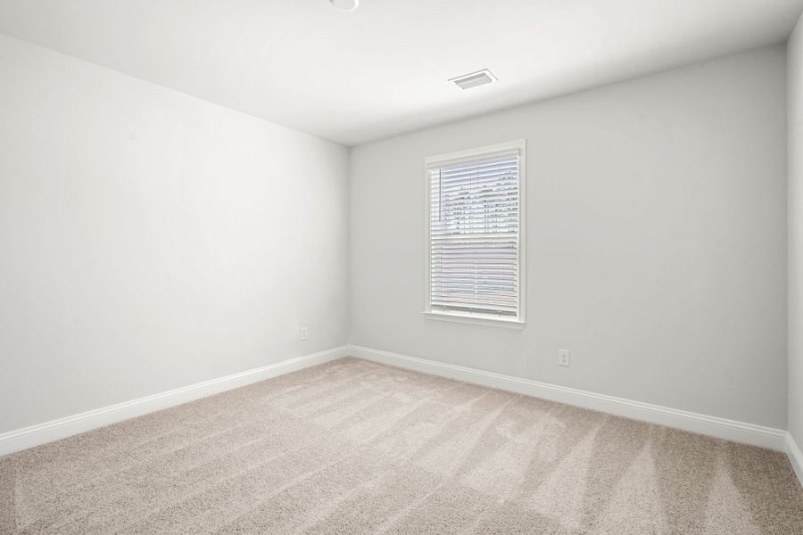 Spacious, unfurnished interior of a new home in Waterways, Richmond Hill (Image 16).