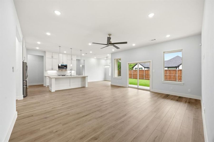 Spacious, unfurnished interior of a new home in , Tool (Image 14).