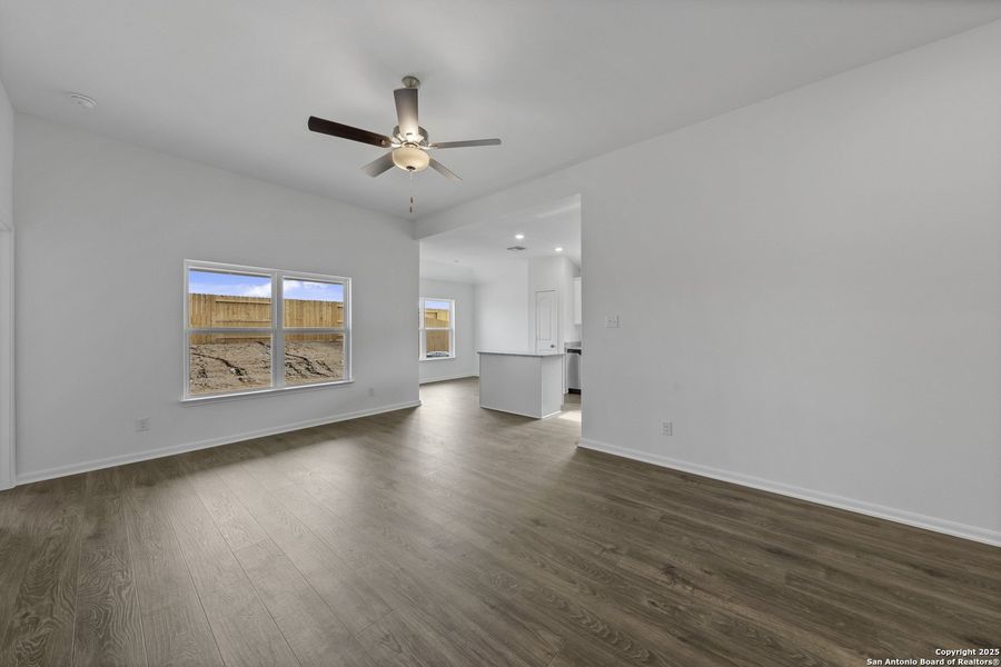 Spacious, unfurnished interior of a new home in Rosewood Estates, Lytle (Image 14).