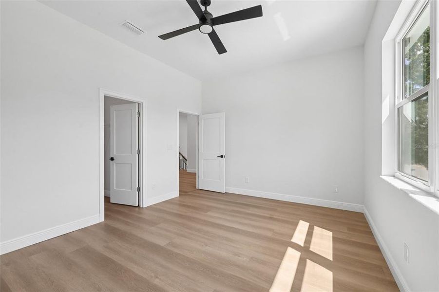 Spacious, unfurnished interior of a new home in , Tampa (Image 77).