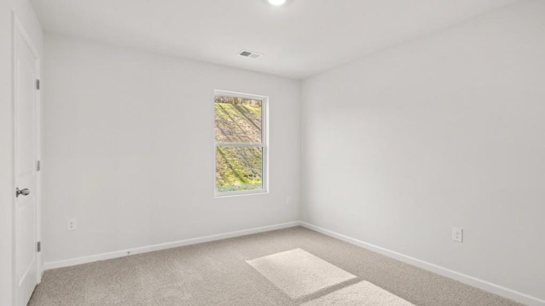 Spacious, unfurnished interior of a new home in Oconee Overlook, Gainesville (Image 19).