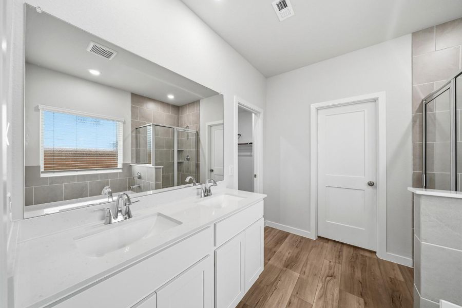 Furnished interior view inside a new home in Country Creek, Mont Belvieu (Image 8).