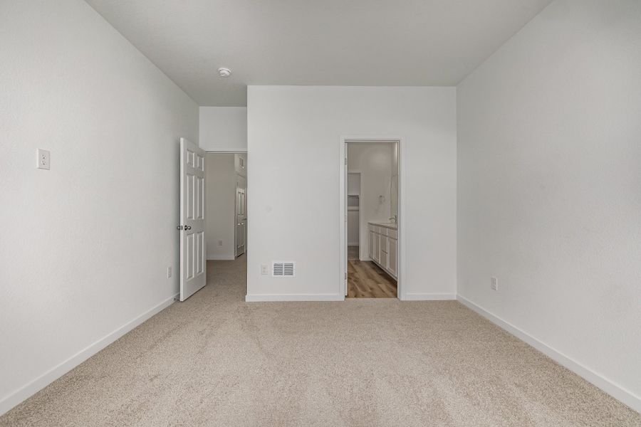Spacious, unfurnished interior of a new home in Painted Prairie, Aurora (Image 21). Spacious, unfurnished interior of a new home in Painted Prairie, Aurora (Image 21).