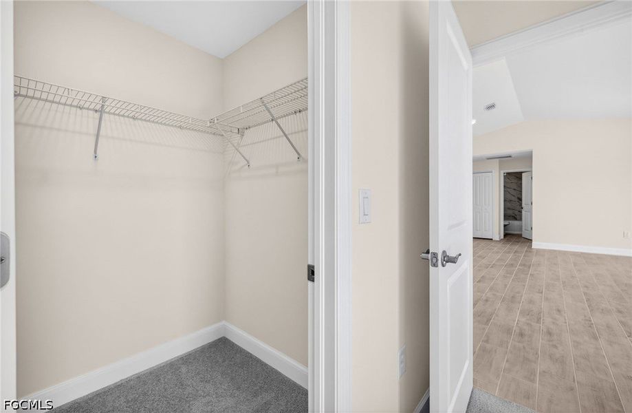 Spacious, unfurnished interior of a new home in Cape Coral, Cape Coral (Image 16).