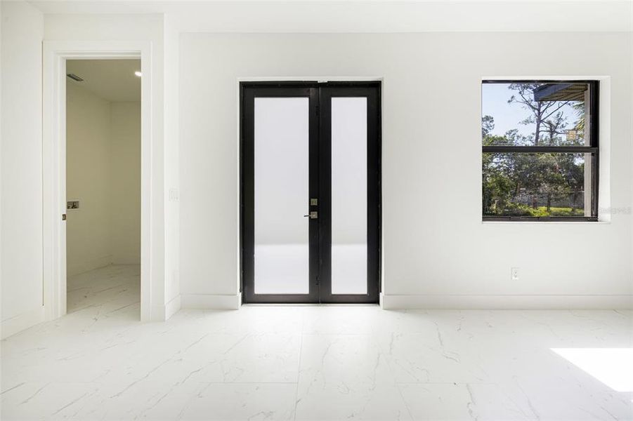 Spacious, unfurnished interior of a new home in , Port Charlotte (Image 33).