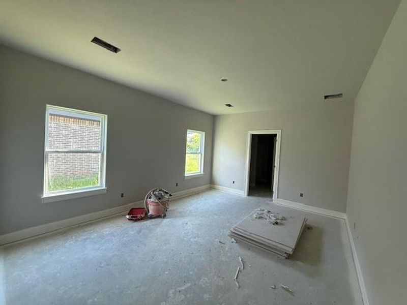 Spacious, unfurnished interior of a new home in , Angleton (Image 15).