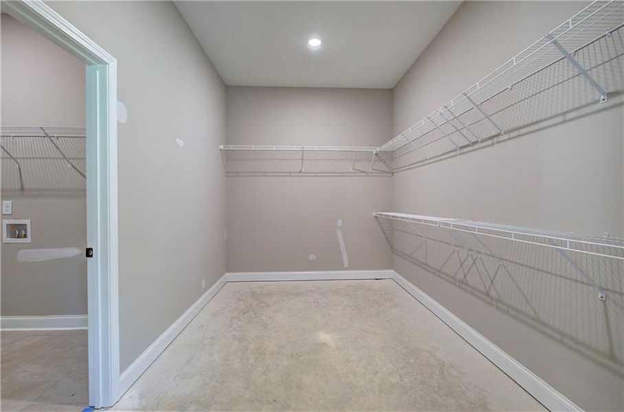 Spacious, unfurnished interior of a new home in , Dallas (Image 17).
