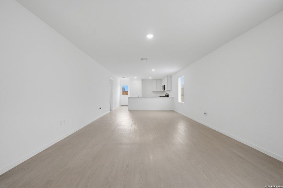 Spacious, unfurnished interior of a new home in Rose Valley, Converse (Image 20).