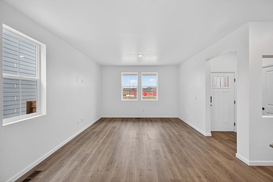 Spacious, unfurnished interior of a new home in Parterre, Thornton (Image 9).