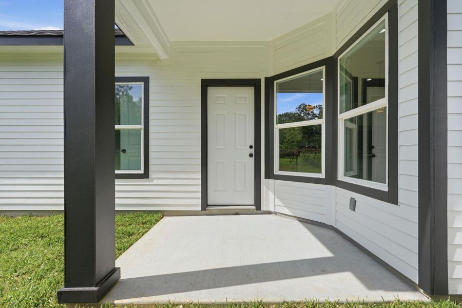 Exterior details and patio area of a home in , Willis (Image 4).
