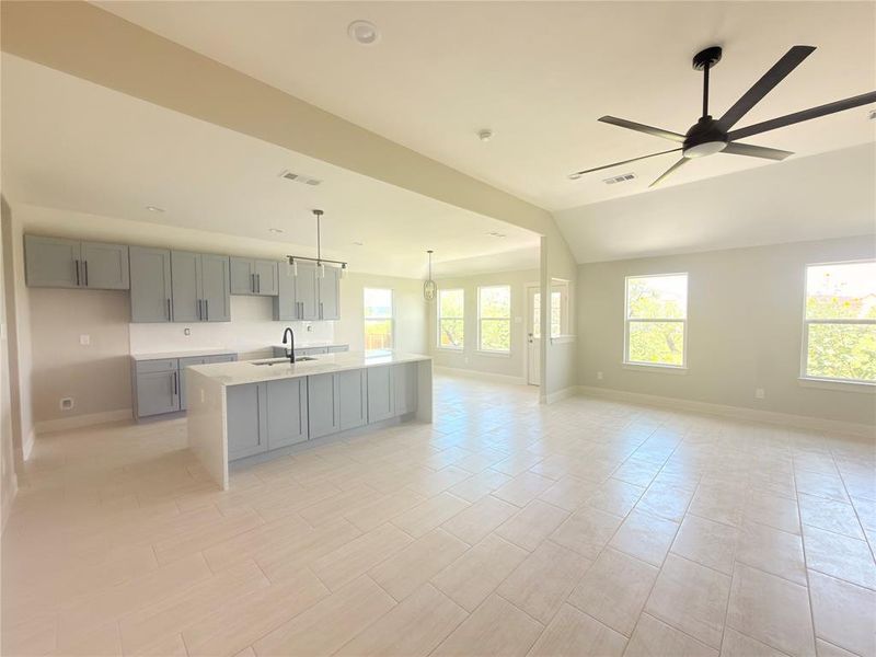 Spacious, unfurnished interior of a new home in , Mineral Wells (Image 10).