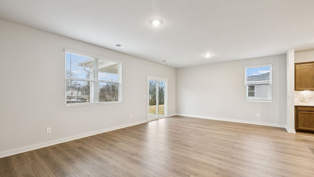 Spacious, unfurnished interior of a new home in Harvest Point, Spring Hill (Image 35).