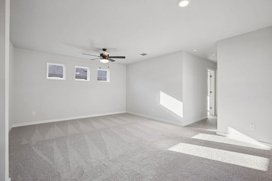 Spacious, unfurnished interior of a new home in Avery Centre, Round Rock (Image 17).