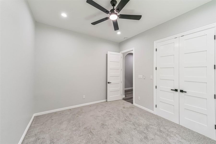 Spacious, unfurnished interior of a new home in , Conroe (Image 23).
