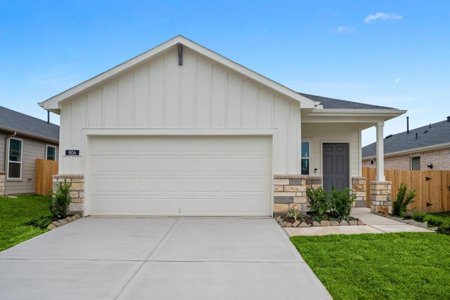 Front exterior of a new home in Montgomery Bend, Montgomery, TX, highlighting curb appeal (Image 15).