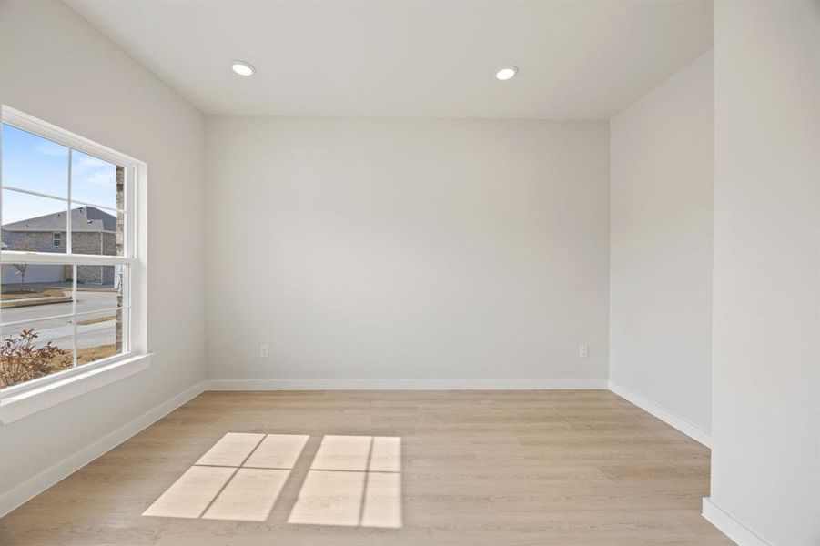 Spacious, unfurnished interior of a new home in Summerwood Estates, Red Oak (Image 9).