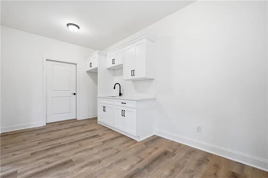 Spacious, unfurnished interior of a new home in , Gainesville (Image 25).
