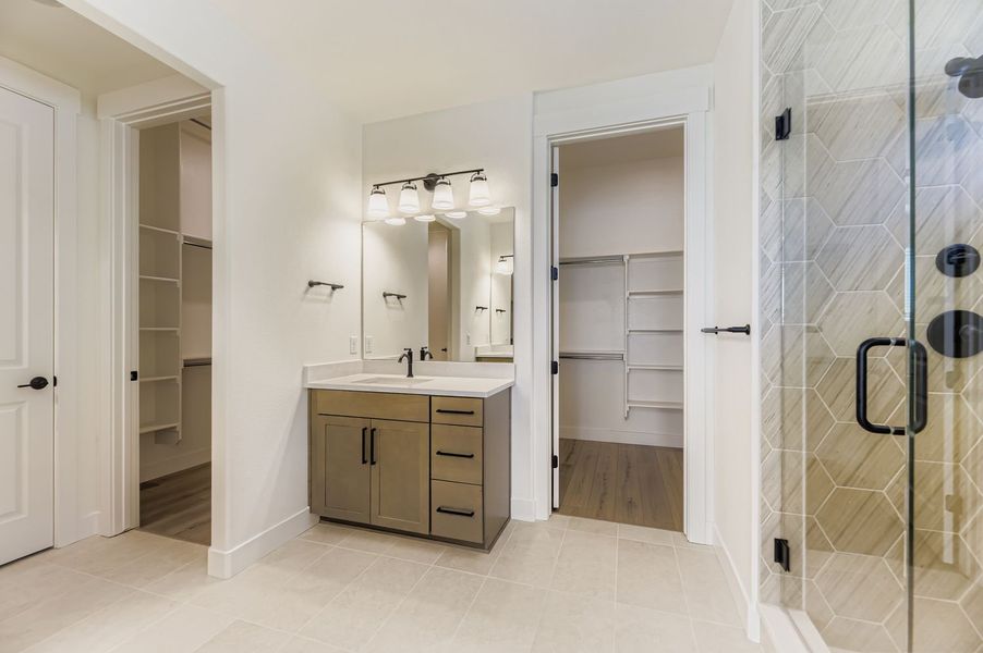 9046 S Shawnee - Primary Bathroom