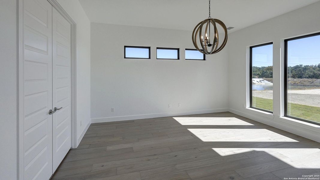 Spacious, unfurnished interior of a new home in George's Ranch Acre, Boerne (Image 23).