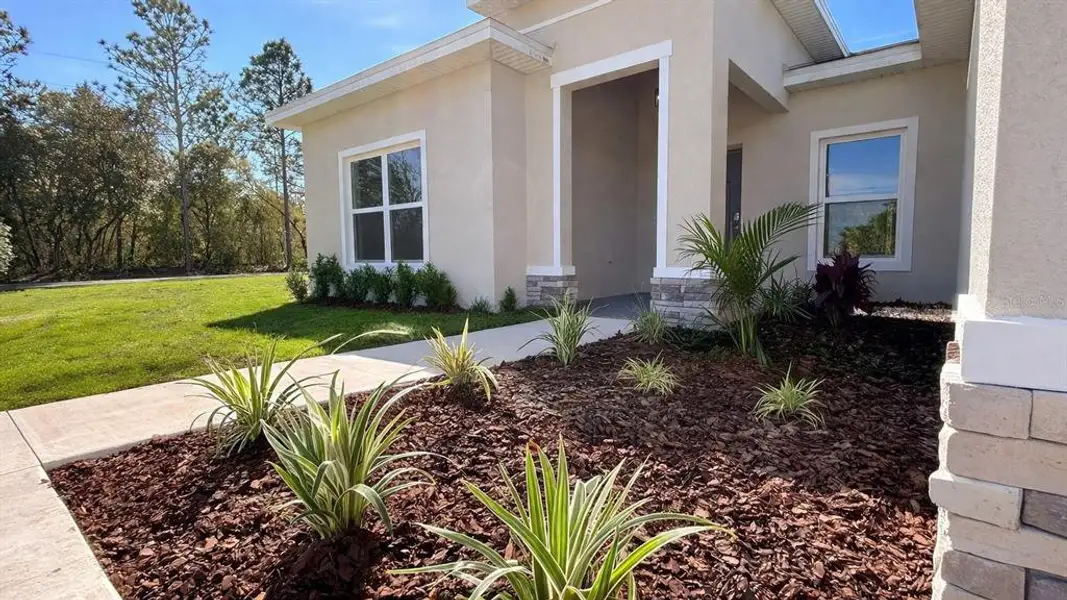 Exterior details and patio area of a home in , Citrus Springs (Image 21).