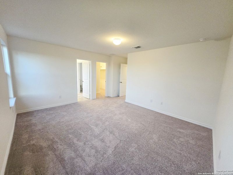 Spacious, unfurnished interior of a new home in Cove at Westover Hills, San Antonio (Image 17).