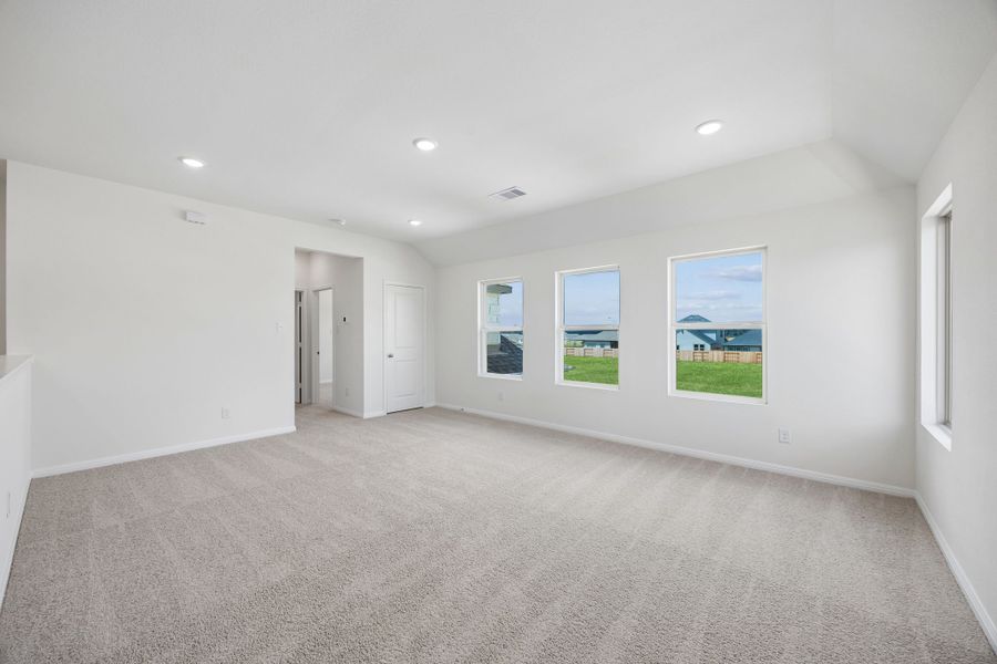 Spacious, unfurnished interior of a new home in Riviera Pines, Huffman (Image 26).