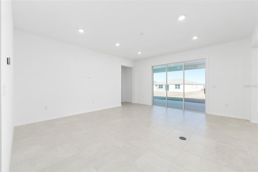 Spacious, unfurnished interior of a new home in Calesa Township, Ocala (Image 31).