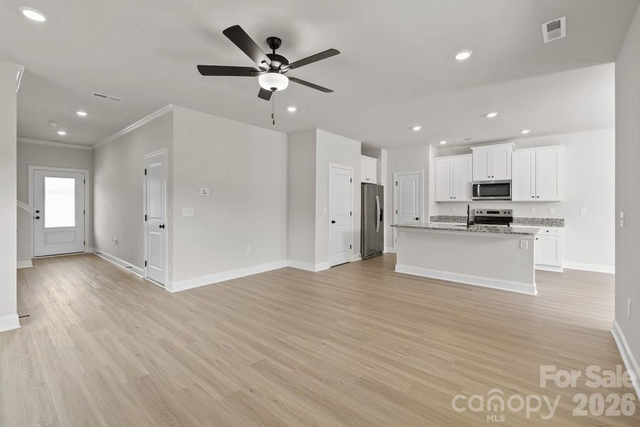 Spacious, unfurnished interior of a new home in Stagecoach Station, Gastonia (Image 14).
