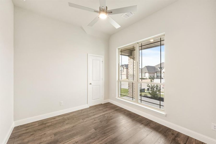 Spacious, unfurnished interior of a new home in Sunset Ridge, Alvarado (Image 14).