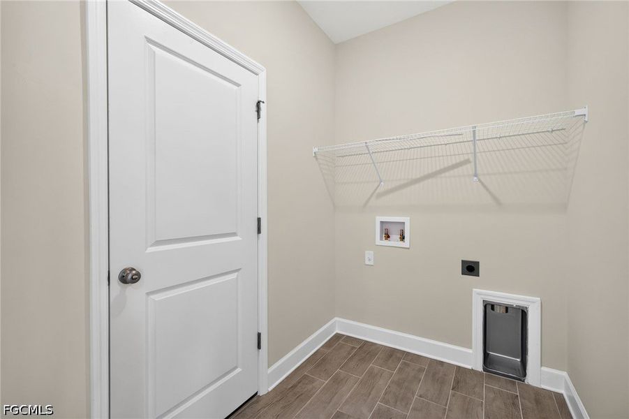 Spacious, unfurnished interior of a new home in Cape Coral, Cape Coral (Image 30).