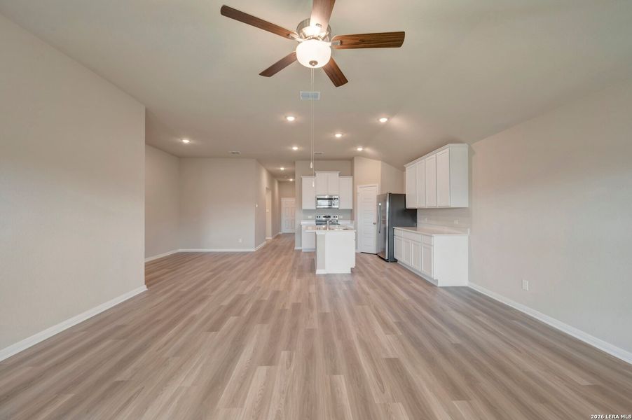 Spacious, unfurnished interior of a new home in Greenspoint Heights, Seguin (Image 17).