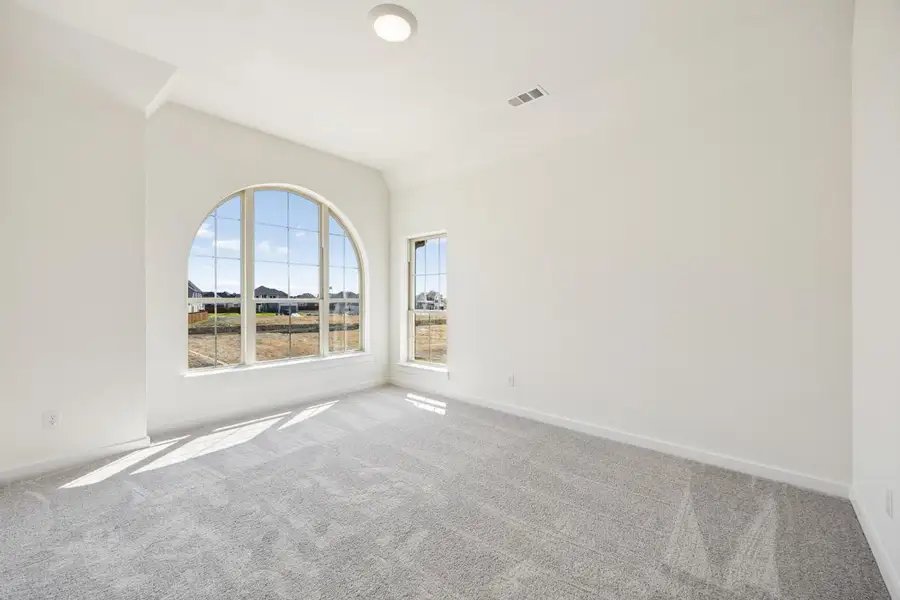 Spacious, unfurnished interior of a new home in Dominion of Pleasant Valley, Wylie (Image 20).