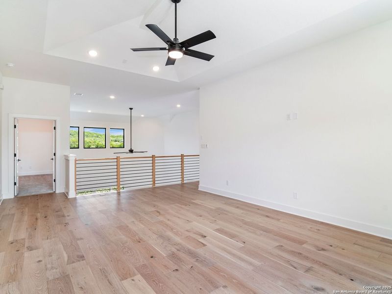 Spacious, unfurnished interior of a new home in Verandas at the Rim, San Antonio (Image 23).