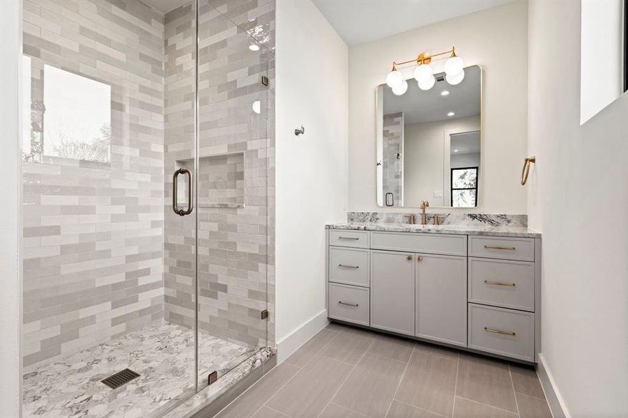 Furnished interior view inside a new home in , Dallas (Image 32).