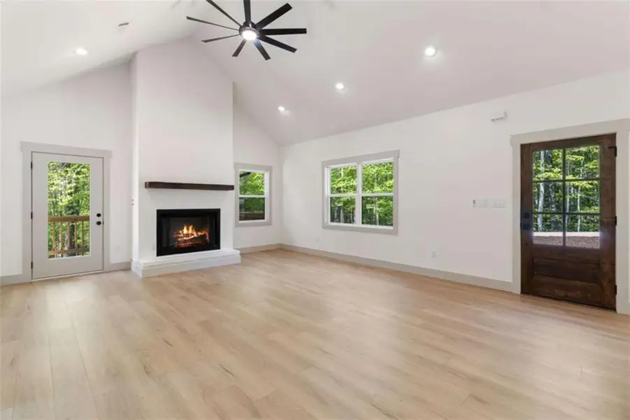 Spacious, unfurnished interior of a new home in , Ellijay (Image 19).