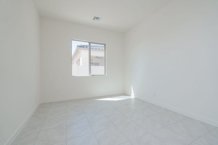Spacious, unfurnished interior of a new home in Soleo, San Tan Valley (Image 10).
