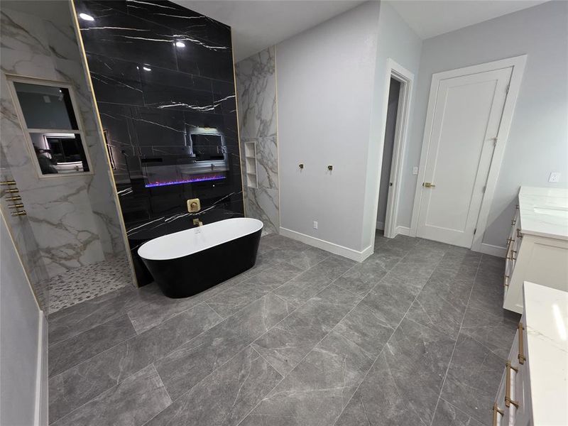 Furnished interior view inside a new home in , Waxahachie (Image 7).