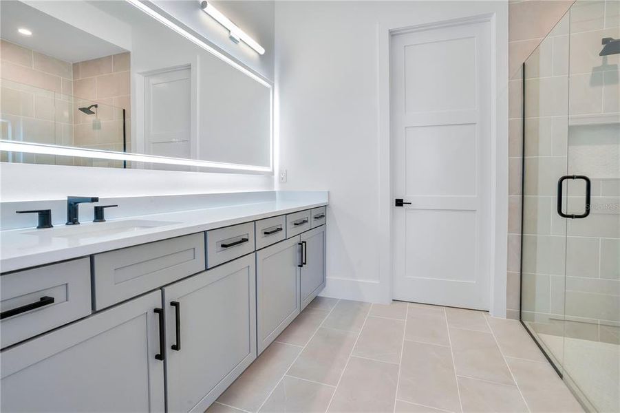 Furnished interior view inside a new home in , Orlando (Image 15).