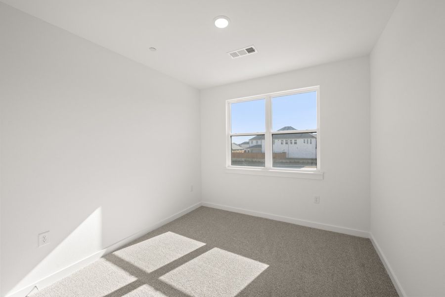 Spacious, unfurnished interior of a new home in Wildridge, Oak Point (Image 22).